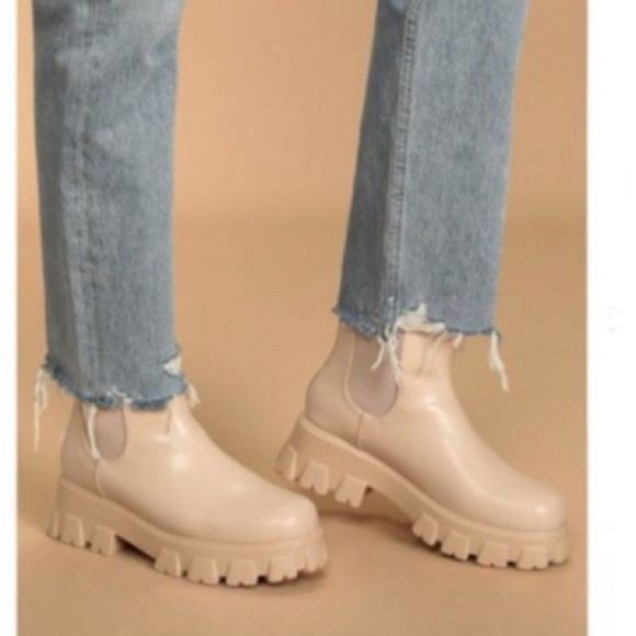 !! NEW !! Bone Patent Pull On Chelsea Lug Sole Boots - Picture 2 of 4